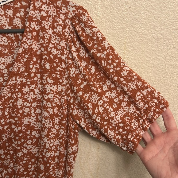 Abercrombie & Fitch Women Short Sleeve Chestnut Brown Floral Romper Size Small - Picture 4 of 7